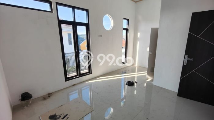 Rumah Area Strategis di Waru, Sidoarjo, LT 135m2m² LB 200m2m² Rumah Area Strategis di Waru, Sidoarjo, LT 135m2m² LB 200m2m²