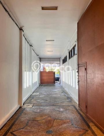 HARGA TERBAIK! Rumah Premium area , Luas 840m2m² Bangunan 1900m2m² HARGA TERBAIK! Rumah Premium area , Luas 840m2m² Bangunan 1900m2m²