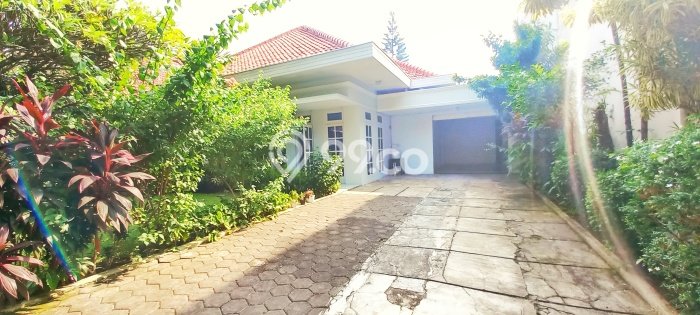 Rumah kawasan Menteng, Akses ke Pusat Kota, 3 KT, Luas 700m² LB 300m² Rumah kawasan Menteng, Akses ke Pusat Kota, 3 KT, Luas 700m² LB 300m²