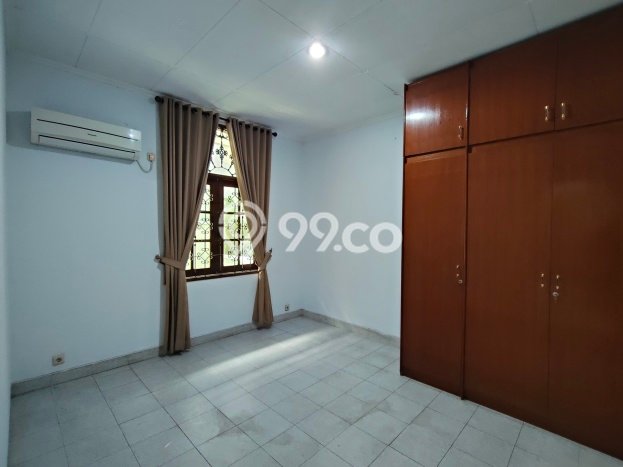 Disewakan Rumah Nyaman LT 504m2 / LB 400m2 di Mega Kuningan, Jakarta Selatan Disewakan Rumah Nyaman LT 504m2 / LB 400m2 di Mega Kuningan, Jakarta Selatan