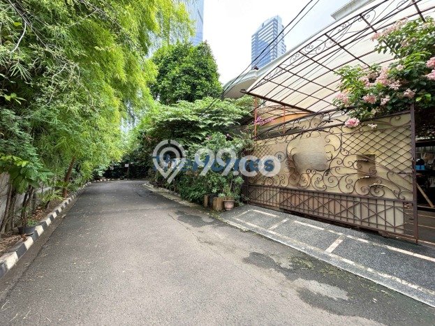 For Sale! Luxury House LT 604m2 Desain Elegan di Mega Kuningan For Sale! Luxury House LT 604m2 Desain Elegan di Mega Kuningan