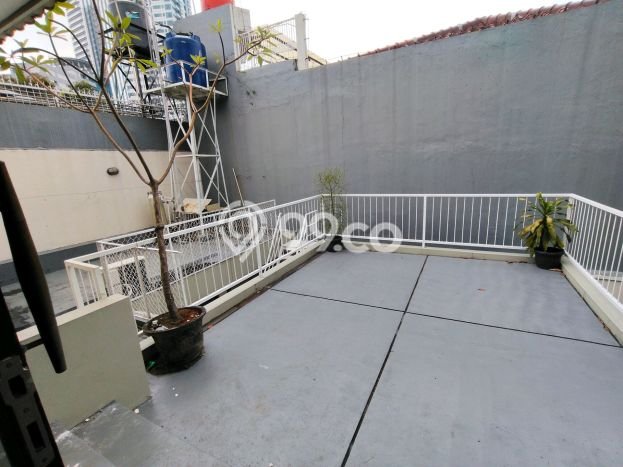 Rumah Asri area patra kuningan, 3 KM, LT 450m2m² LB 400m2m² Rumah Asri area patra kuningan, 3 KM, LT 450m2m² LB 400m2m²