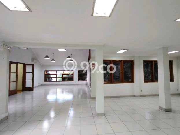 Disewakan Rumah Nyaman di Pejompongan LT 560m2 / LB 360m2 Siap Huni Disewakan Rumah Nyaman di Pejompongan LT 560m2 / LB 360m2 Siap Huni