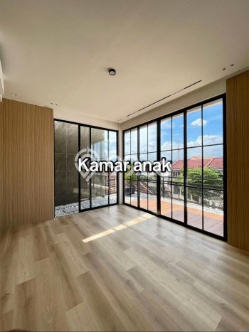 KESEMPATAN TERBAIK! Rumah Asri di , LT 138m2m² Bangunan 240m2m² KESEMPATAN TERBAIK! Rumah Asri di , LT 138m2m² Bangunan 240m2m²