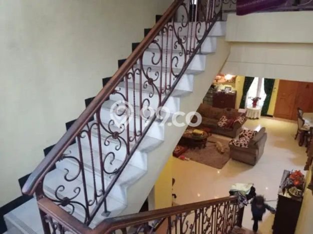 Rumah Elit LB 700m2 Siap Pakai Desain Elegan di Jatikarya, Bekasi Rumah Elit LB 700m2 Siap Pakai Desain Elegan di Jatikarya, Bekasi