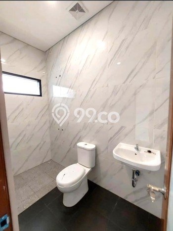 Rumah Strategis Minimalis Lb 130m2 di Ciputat, Tangerang Selatan Rumah Strategis Minimalis Lb 130m2 di Ciputat, Tangerang Selatan