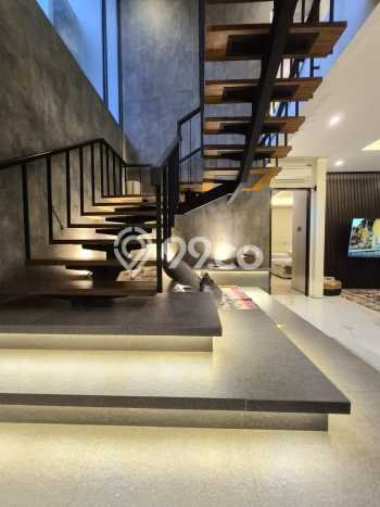 Ready to Use! Premium House LT 284m2 Desain Modern di Bintaro Ready to Use! Premium House LT 284m2 Desain Modern di Bintaro