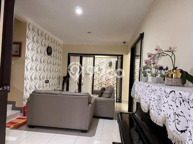 Hunian Elit LB 200m2 Siap Huni Desain Elegan di Bintaro, Tangerang Selatan Hunian Elit LB 200m2 Siap Huni Desain Elegan di Bintaro, Tangerang Selatan