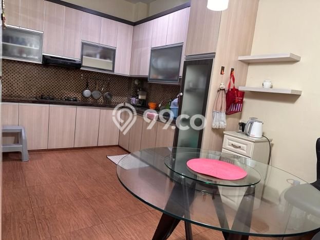 Hunian Elit LB 200m2 Siap Huni Desain Elegan di Bintaro, Tangerang Selatan Hunian Elit LB 200m2 Siap Huni Desain Elegan di Bintaro, Tangerang Selatan