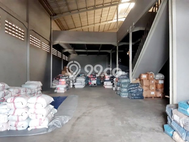 Unit Gudang disewakan di Pinang Tangerang dengan LT 800m2 / LB 1400m2 Unit Gudang disewakan di Pinang Tangerang dengan LT 800m2 / LB 1400m2