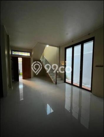 Rumah Lokasi Strategis di Kembangan, Jakarta Barat, Luas 132m2m² Bangunan 257m2m² Rumah Lokasi Strategis di Kembangan, Jakarta Barat, Luas 132m2m² Bangunan 257m2m²
