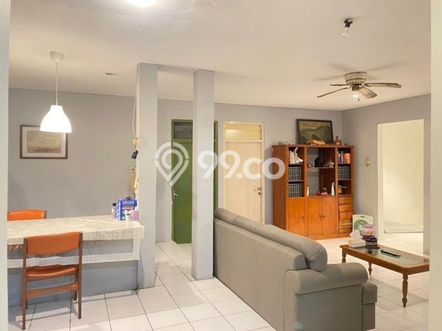 Rumah Asri area Pamulang, Tangerang Selatan, Luas 242m² Bangunan 200m² Rumah Asri area Pamulang, Tangerang Selatan, Luas 242m² Bangunan 200m²