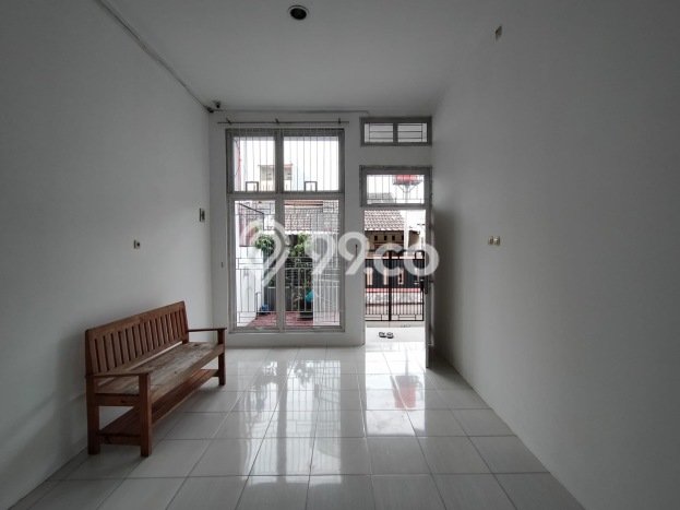 Rumah Nyaman di Cipondoh, Tangerang, Luas 116m² Bangunan 150m² Rumah Nyaman di Cipondoh, Tangerang, Luas 116m² Bangunan 150m²