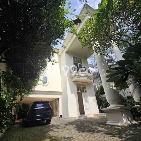 Hunian Modern Untuk Disewakan di Kemang Jakarta Selatan 6 KT & 6 KM Hunian Modern Untuk Disewakan di Kemang Jakarta Selatan 6 KT & 6 KM