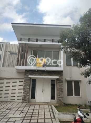 Disewakan! Rumah 3 Kamar Tidur &
2 Kamar Mandi di Modernland, Tangerang Disewakan! Rumah 3 Kamar Tidur &
2 Kamar Mandi di Modernland, Tangerang