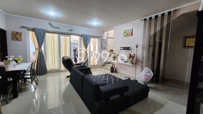 Rumah Elit LB 150m2 Siap Pakai Desain Elegan di Modernland, Tangerang Rumah Elit LB 150m2 Siap Pakai Desain Elegan di Modernland, Tangerang