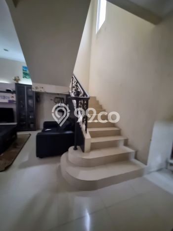 Rumah Mewah LB 300m2 Siap Huni Desain Elegan di Modernland, Tangerang Rumah Mewah LB 300m2 Siap Huni Desain Elegan di Modernland, Tangerang