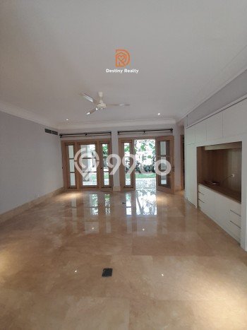 Disewakan! Rumah 3 Kamar Tidur &
3 Kamar Mandi di Kemang, Jakarta Selatan Disewakan! Rumah 3 Kamar Tidur &
3 Kamar Mandi di Kemang, Jakarta Selatan