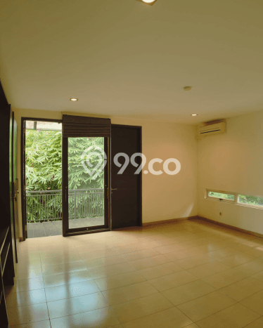 Rumah Kondisi Baik Disewakan di Kemang, Jakarta Selatan LT 305m2, LB 800m2 Rumah Kondisi Baik Disewakan di Kemang, Jakarta Selatan LT 305m2, LB 800m2