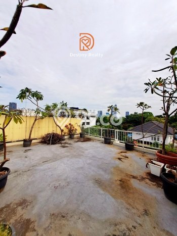 Rumah area Kuningan, 4 KT, Akses Mudah Pusat Kota, Luas 270m² Bangunan 400m² Rumah area Kuningan, 4 KT, Akses Mudah Pusat Kota, Luas 270m² Bangunan 400m²