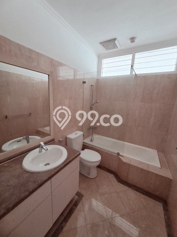 Rumah sewa siap pakai 4 Kamar Tidur di Kemang, Jakarta Selatan Rumah sewa siap pakai 4 Kamar Tidur di Kemang, Jakarta Selatan