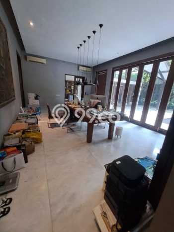 Hunian Elit LB 1400m2 Siap Huni Desain Elegan di Kemang, Jakarta Selatan Hunian Elit LB 1400m2 Siap Huni Desain Elegan di Kemang, Jakarta Selatan