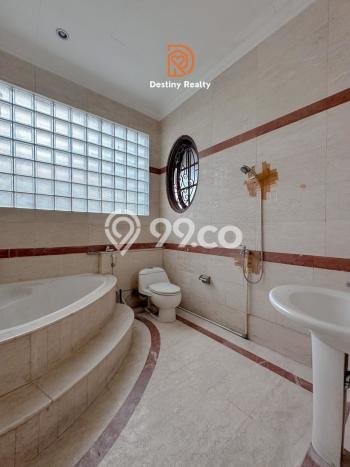 Rumah Mewah LB 350m2 Siap Huni Desain Elegan di Kemang, Jakarta Selatan Rumah Mewah LB 350m2 Siap Huni Desain Elegan di Kemang, Jakarta Selatan