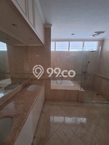 Rumah sewa siap pakai 4 Kamar Tidur di Kemang, Jakarta Selatan Rumah sewa siap pakai 4 Kamar Tidur di Kemang, Jakarta Selatan