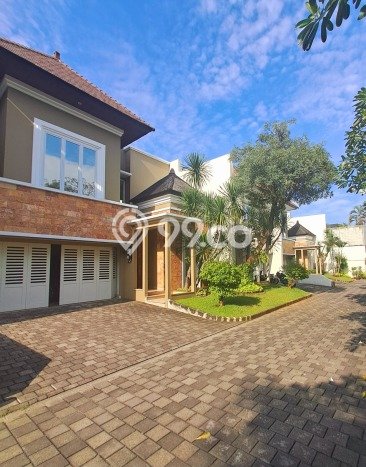 For Sale! Luxury House LT 381m2 Desain Modern di Pejaten For Sale! Luxury House LT 381m2 Desain Modern di Pejaten