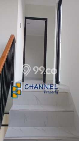 Hunian Cantik Modern Lb 110m2 di BSD, Tangerang Selatan Hunian Cantik Modern Lb 110m2 di BSD, Tangerang Selatan