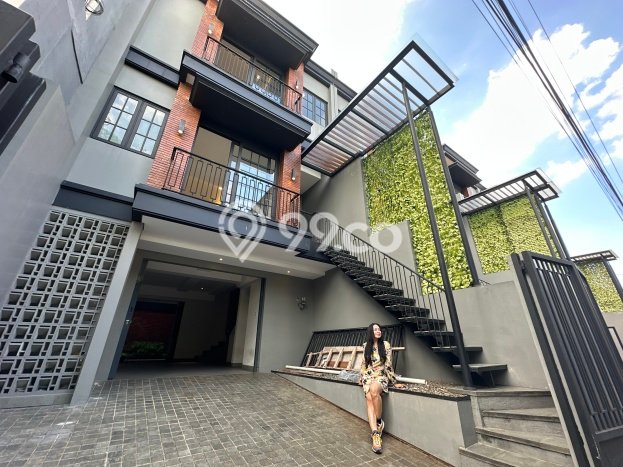 Hunian Eksklusif Dijual LT 107m2 di Cilandak, Jakarta Selatan Hunian Eksklusif Dijual LT 107m2 di Cilandak, Jakarta Selatan