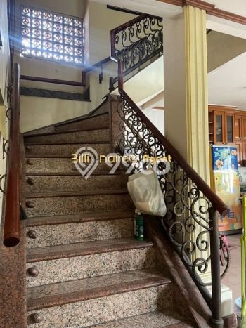 Ready to Use! Premium House LT 419m2 Desain Elegan di Lebak Bulus Ready to Use! Premium House LT 419m2 Desain Elegan di Lebak Bulus