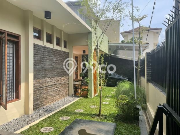 LOKASI PREMIUM! Rumah Berkembang area Antapani, Luas 256m² Bangunan 237m² LOKASI PREMIUM! Rumah Berkembang area Antapani, Luas 256m² Bangunan 237m²