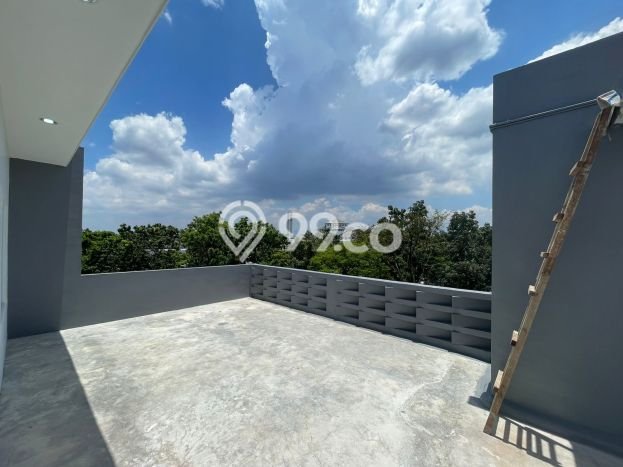 Ruko For Rent di Surapati, Luas 280m2m², Lokasi Bisnis Ruko For Rent di Surapati, Luas 280m2m², Lokasi Bisnis