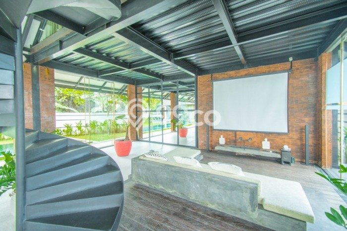 Ready to Use! Luxury House LT 1000m2 Desain Elegan di Kerobokan Ready to Use! Luxury House LT 1000m2 Desain Elegan di Kerobokan