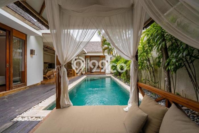 Rumah Mewah LB 250m2 Siap Pakai Desain Elegan di Seminyak, Badung Rumah Mewah LB 250m2 Siap Pakai Desain Elegan di Seminyak, Badung
