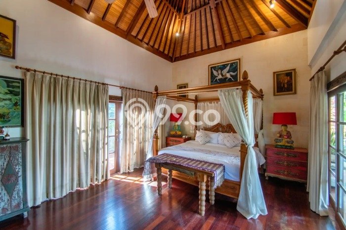 Jual Rumah Luas Megah Dengan View Cantik di Seminyak, Badung Jual Rumah Luas Megah Dengan View Cantik di Seminyak, Badung
