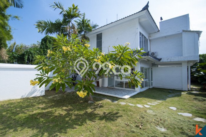 Hunian Elit LB 284m2 Siap Pakai Desain Elegan di Seminyak, Badung Hunian Elit LB 284m2 Siap Pakai Desain Elegan di Seminyak, Badung