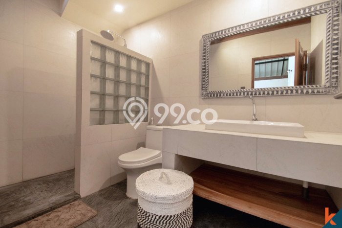 Rumah Elit LB 250m2 Siap Pakai Desain Elegan di Kerobokan, Badung Rumah Elit LB 250m2 Siap Pakai Desain Elegan di Kerobokan, Badung