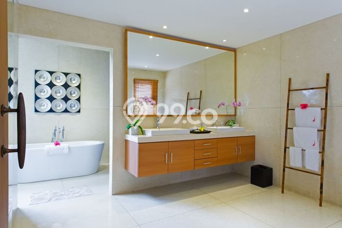 Jual Rumah Mewah Megah Dengan View Cantik di Seminyak, Badung Jual Rumah Mewah Megah Dengan View Cantik di Seminyak, Badung
