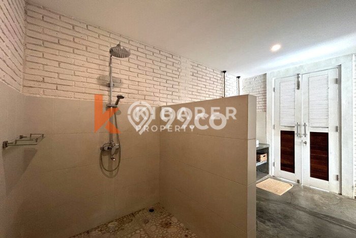 Sewa Rumah Nyaman LT 700m2 / LB 250m2 di canggu, Badung Sewa Rumah Nyaman LT 700m2 / LB 250m2 di canggu, Badung
