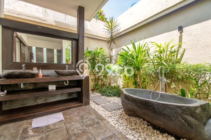 Dijual Rumah Luas Megah Dengan View Cantik di Seminyak, Badung Dijual Rumah Luas Megah Dengan View Cantik di Seminyak, Badung