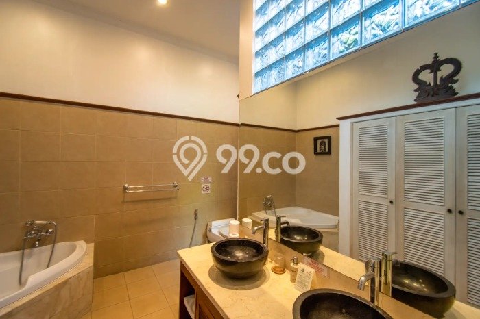 Jual Rumah Luas Megah Dengan View Cantik di Seminyak, Badung Jual Rumah Luas Megah Dengan View Cantik di Seminyak, Badung