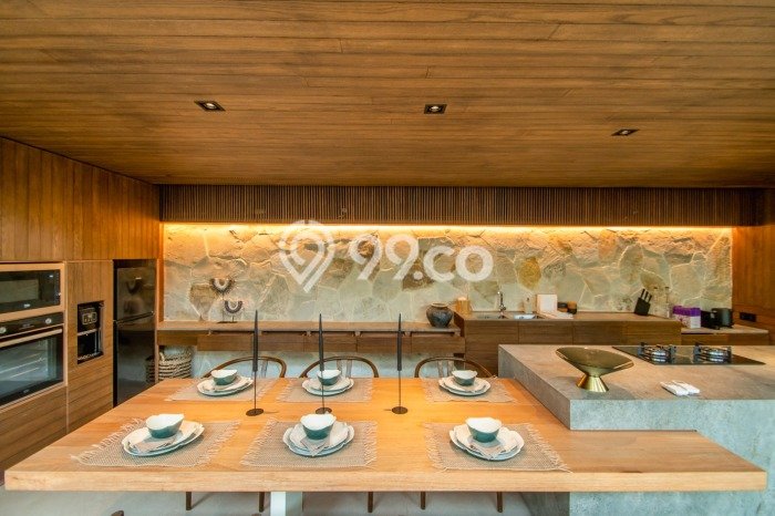 Hunian Mewah LB 446m2 Siap Huni Desain Elegan di Canggu, Badung Hunian Mewah LB 446m2 Siap Huni Desain Elegan di Canggu, Badung
