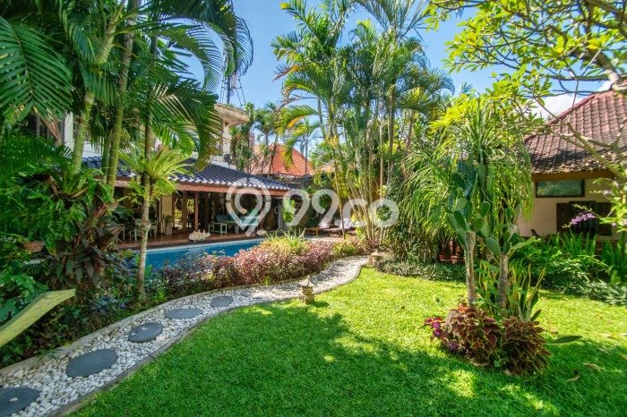 Jual Rumah Luas Megah Dengan View Cantik di Seminyak, Badung Jual Rumah Luas Megah Dengan View Cantik di Seminyak, Badung