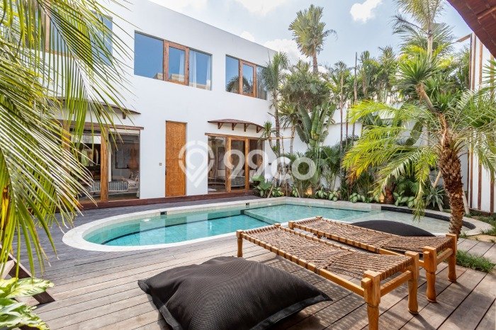 For Sale! Premium House LT 256m2 Desain Elegan di Umalas For Sale! Premium House LT 256m2 Desain Elegan di Umalas