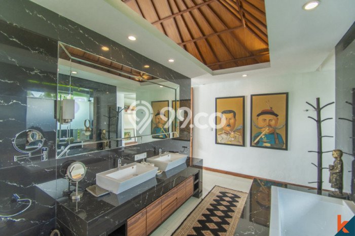 PROMO SPESIAL! Rumah Untuk Investasi di Mengwi, LT 2350m2m² Bangunan 900m2m² PROMO SPESIAL! Rumah Untuk Investasi di Mengwi, LT 2350m2m² Bangunan 900m2m²