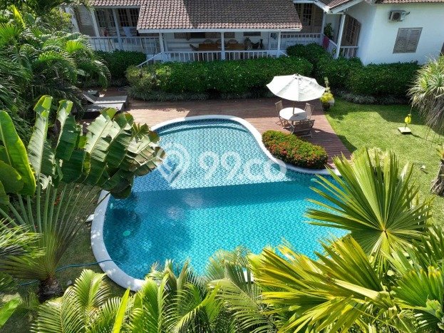 For Sale! Luxury House LT 615m2 Desain Elegan di Canggu For Sale! Luxury House LT 615m2 Desain Elegan di Canggu