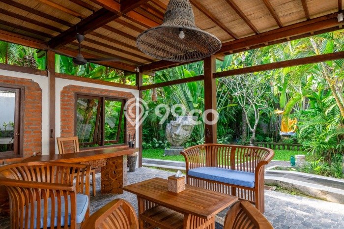Jual Rumah Mewah Megah Dengan View Eksklusif di Seminyak, Badung Jual Rumah Mewah Megah Dengan View Eksklusif di Seminyak, Badung