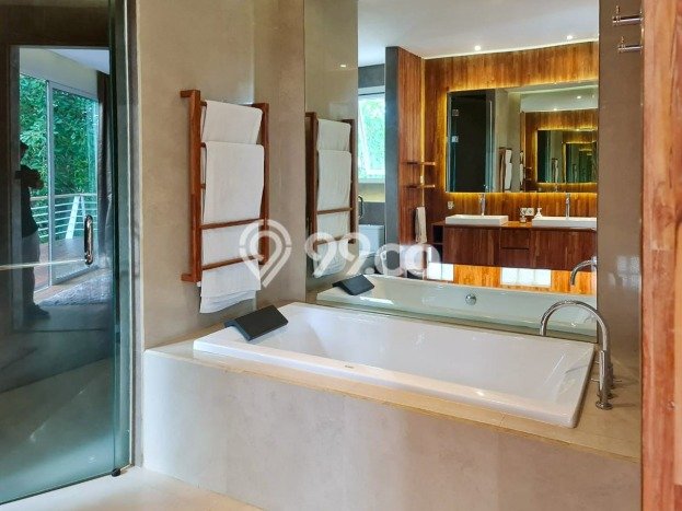 For Sale! Luxury House LT 600m2 Desain Modern di Kerobokan For Sale! Luxury House LT 600m2 Desain Modern di Kerobokan